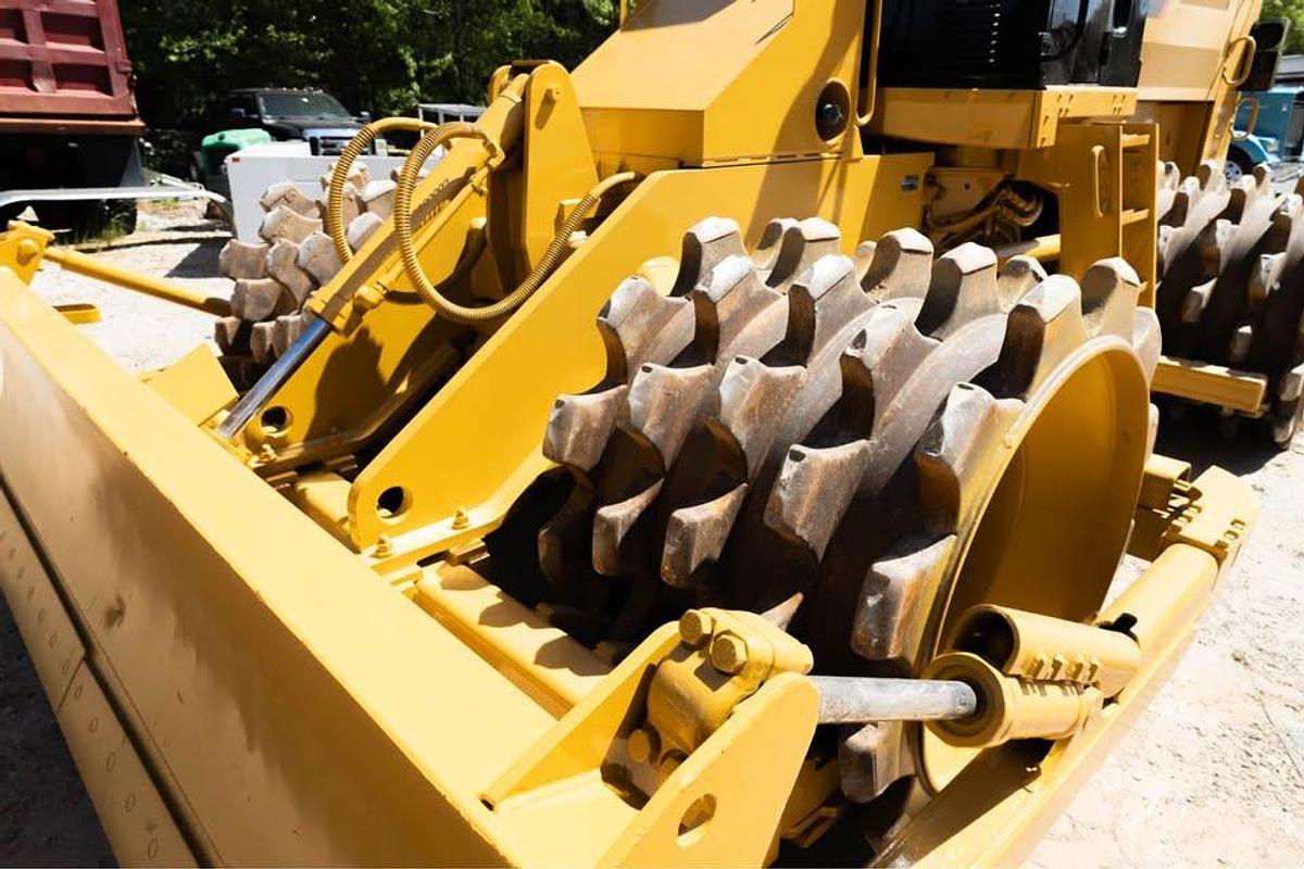 Used 2014 Caterpillar 815F Soil Compactor