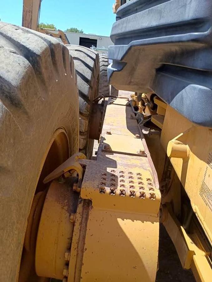 Used 2001 Cat 140H Motor Grader