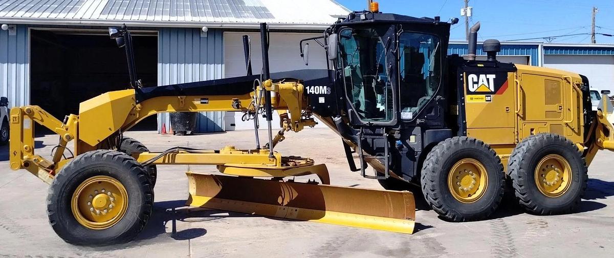 Used 2017 Caterpillar 140M3 — REPO MACHINE