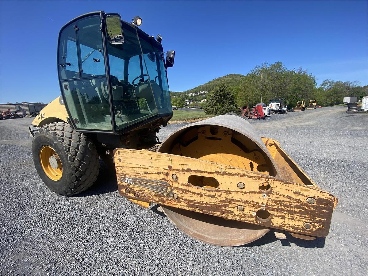 Used 2012 VOLVO SD100D