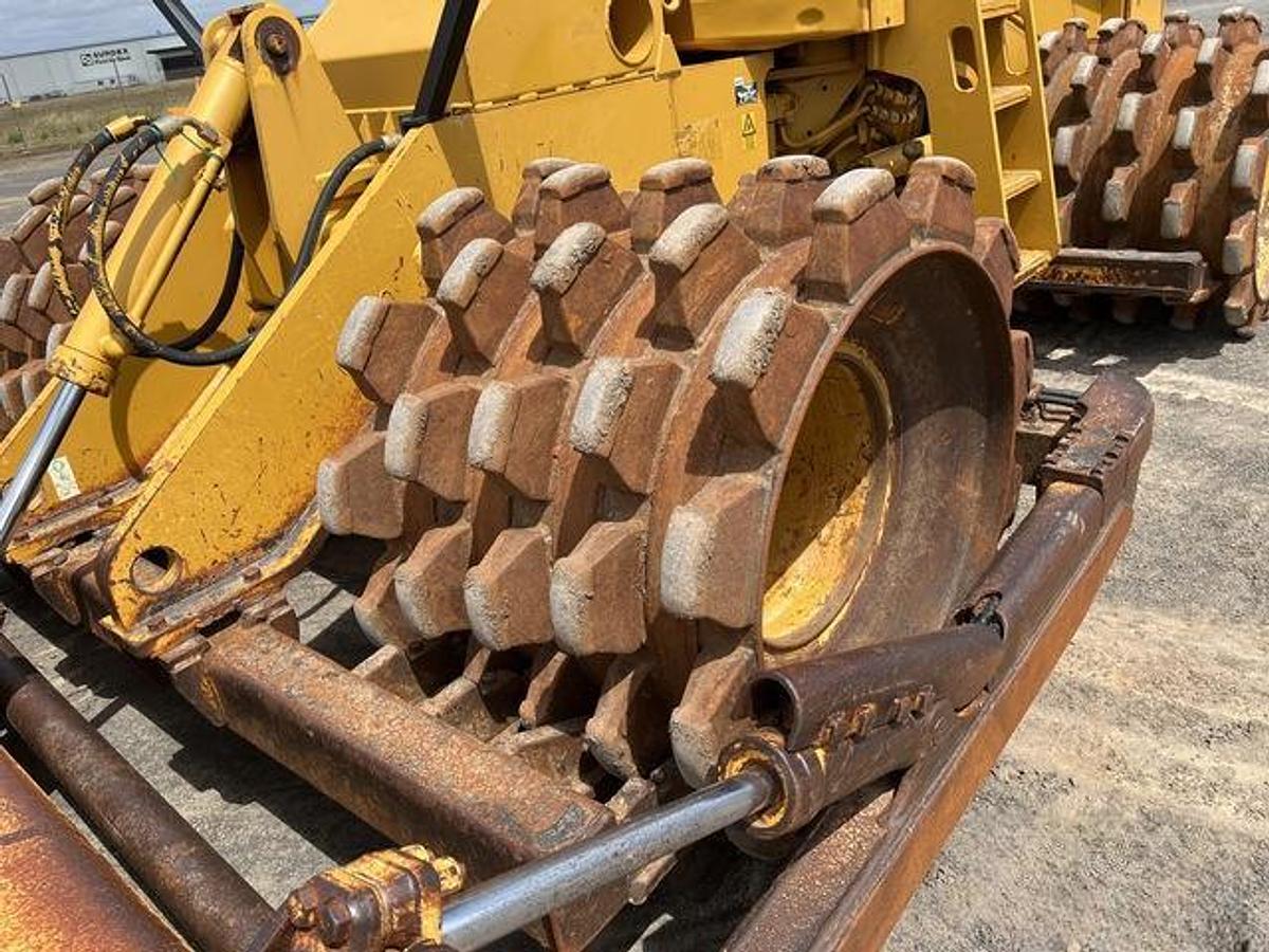 Used 2006 CAT 815F