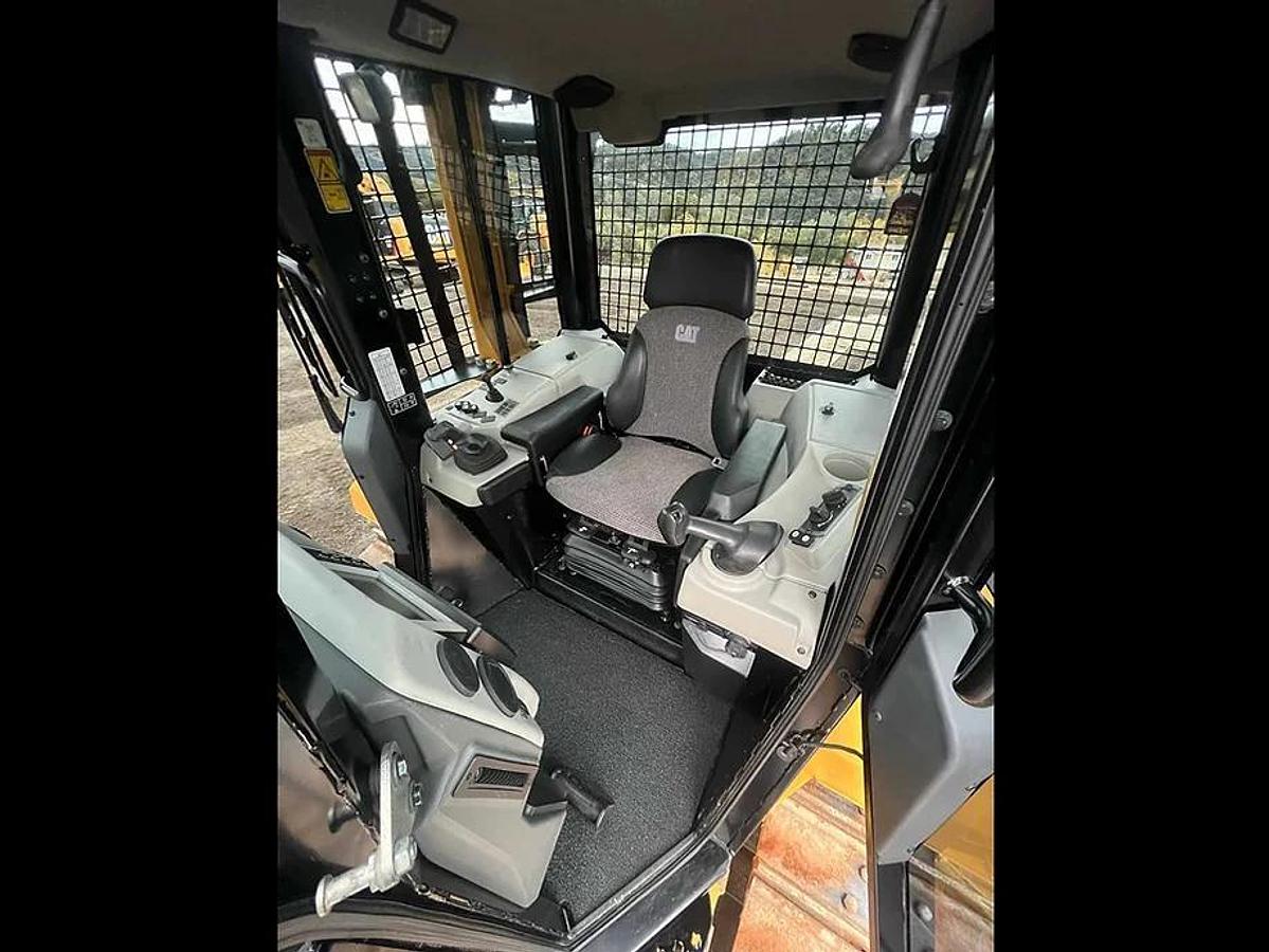 Used 2018 CAT D6N XL