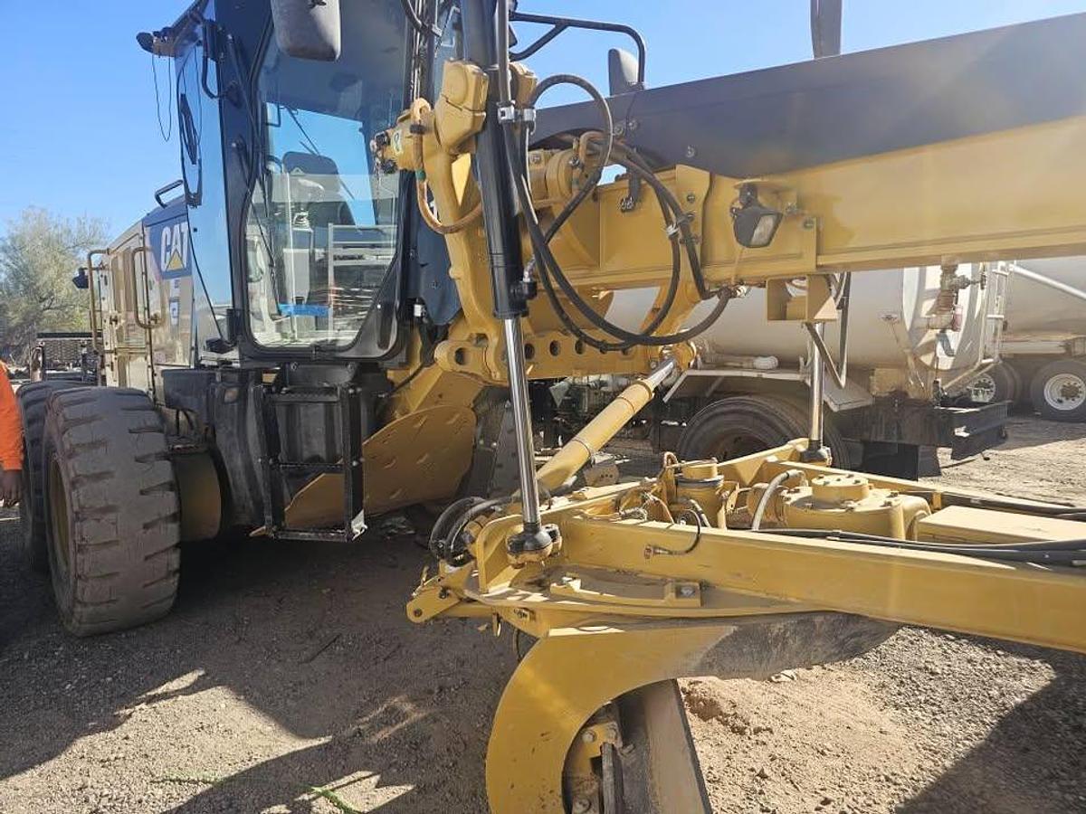 Used 2018 caterpillar 140m3