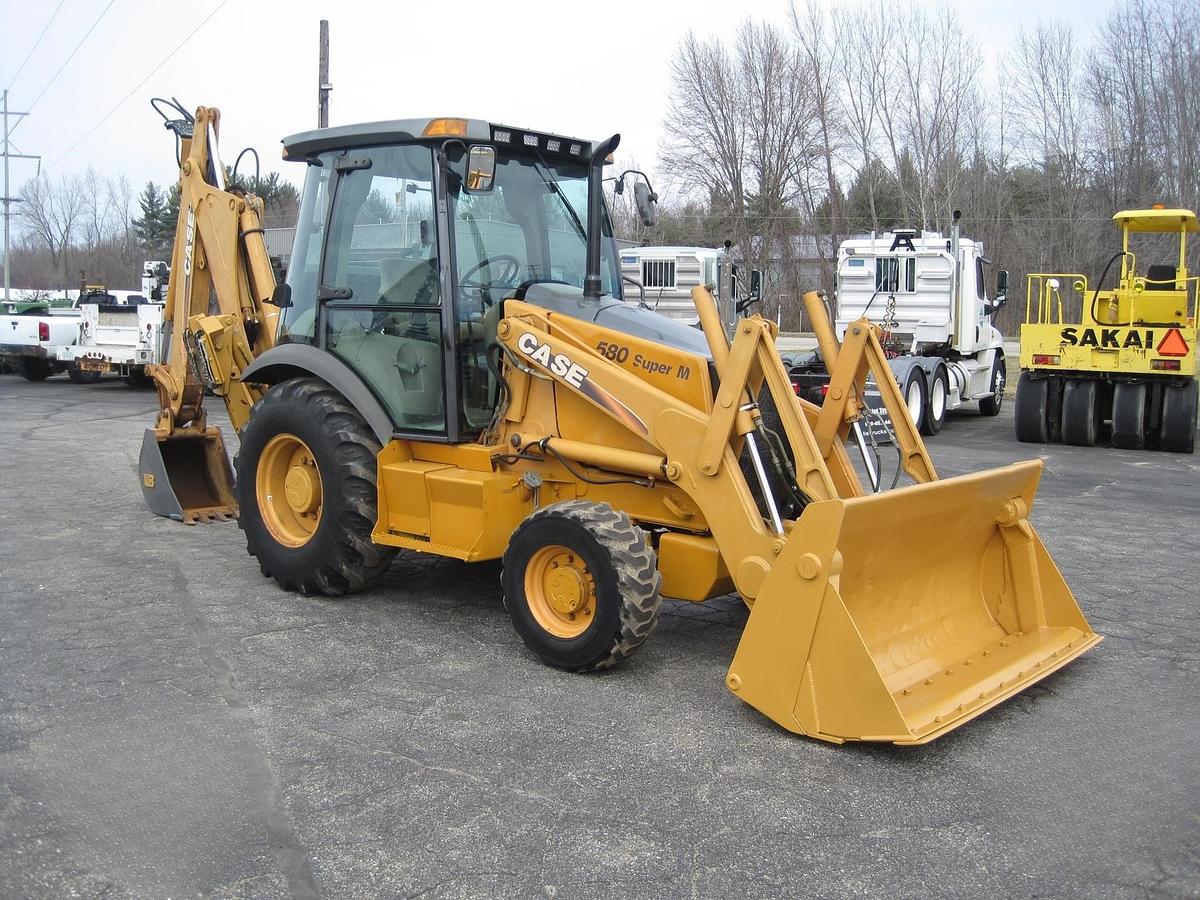 Used 2007 CASE 580M II