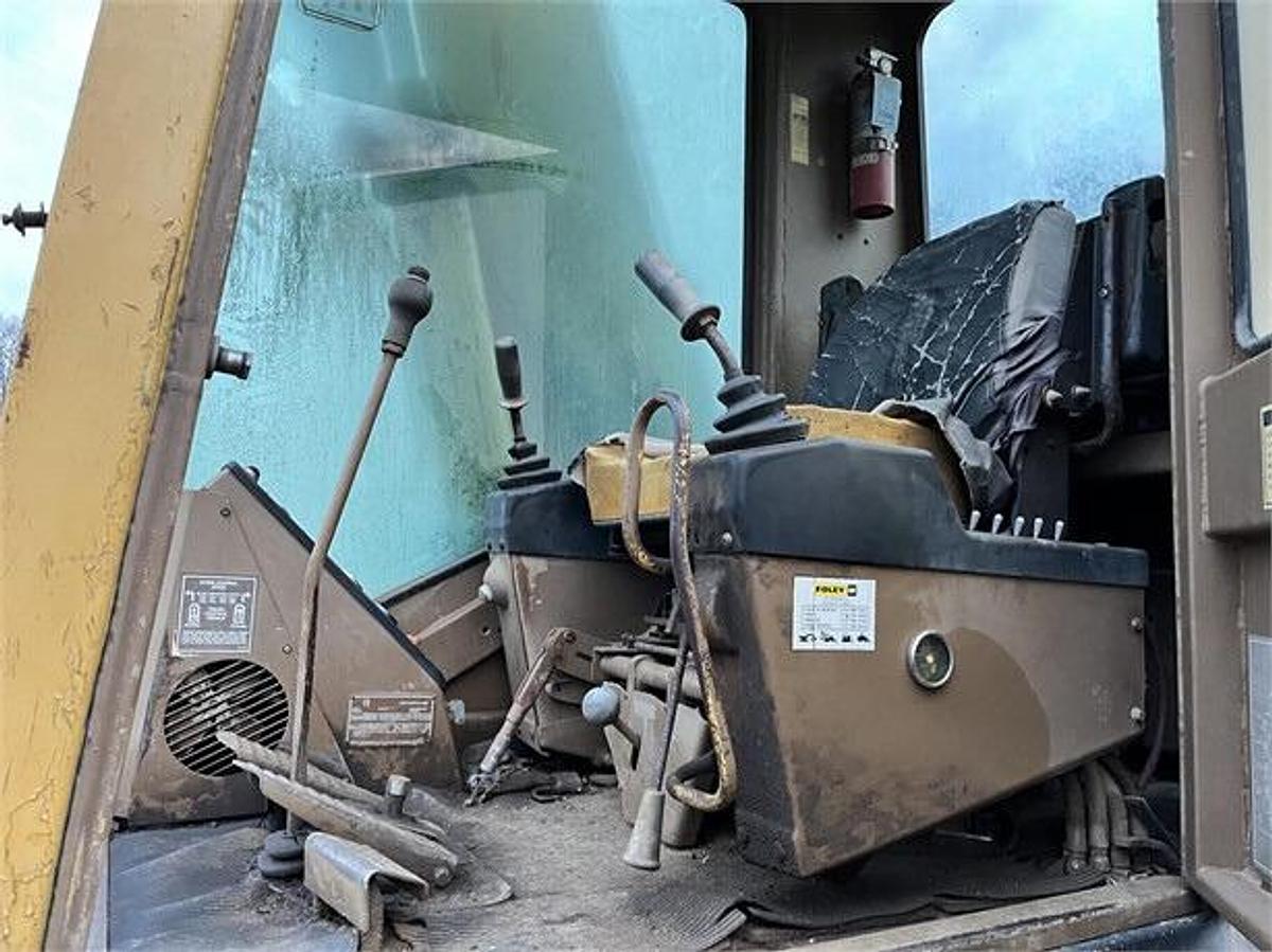 Used 1988 CATERPILLAR 215B LC