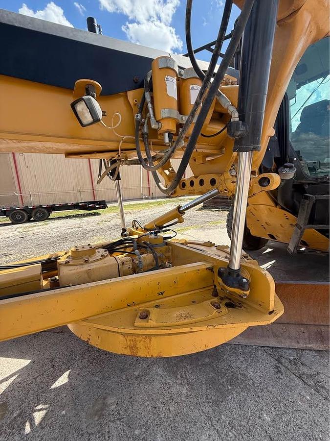 Used 2012 Caterpillar 140M2