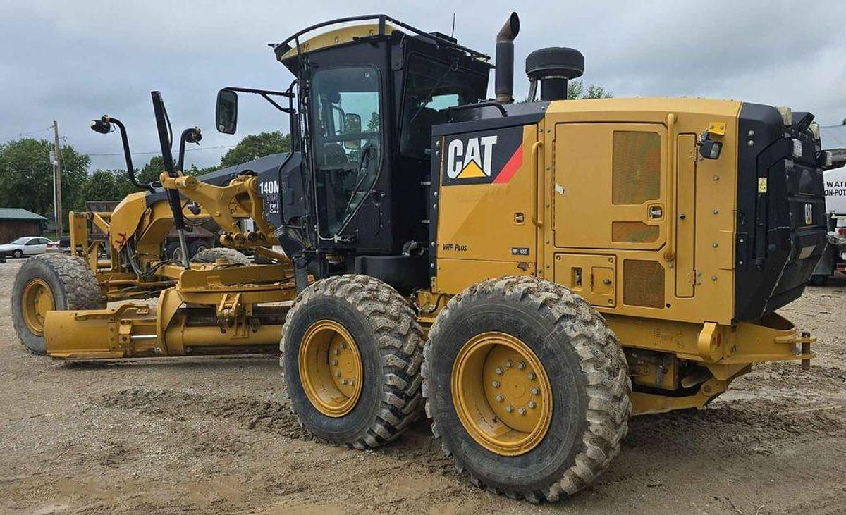 Used 2012 Caterpillar 140M2