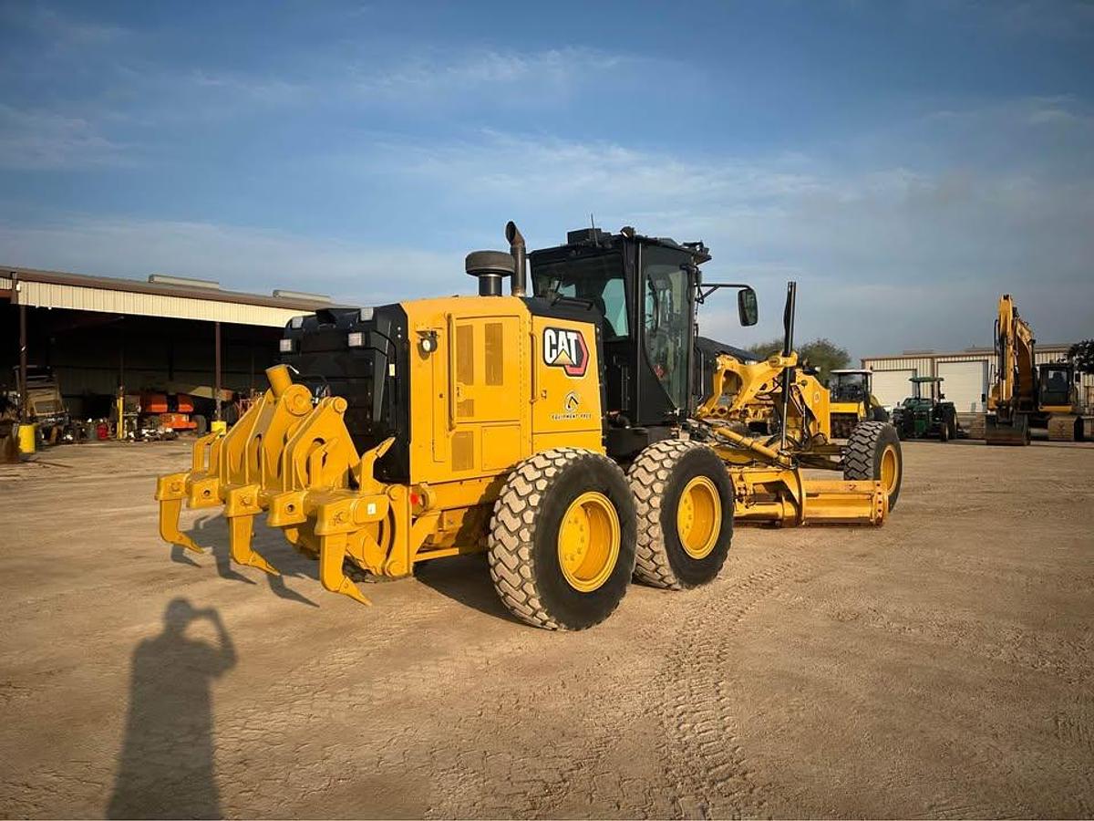 Used 2014 Cat 140M2
