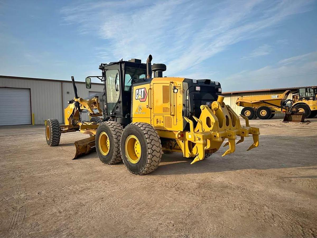 Used 2014 Cat 140M2