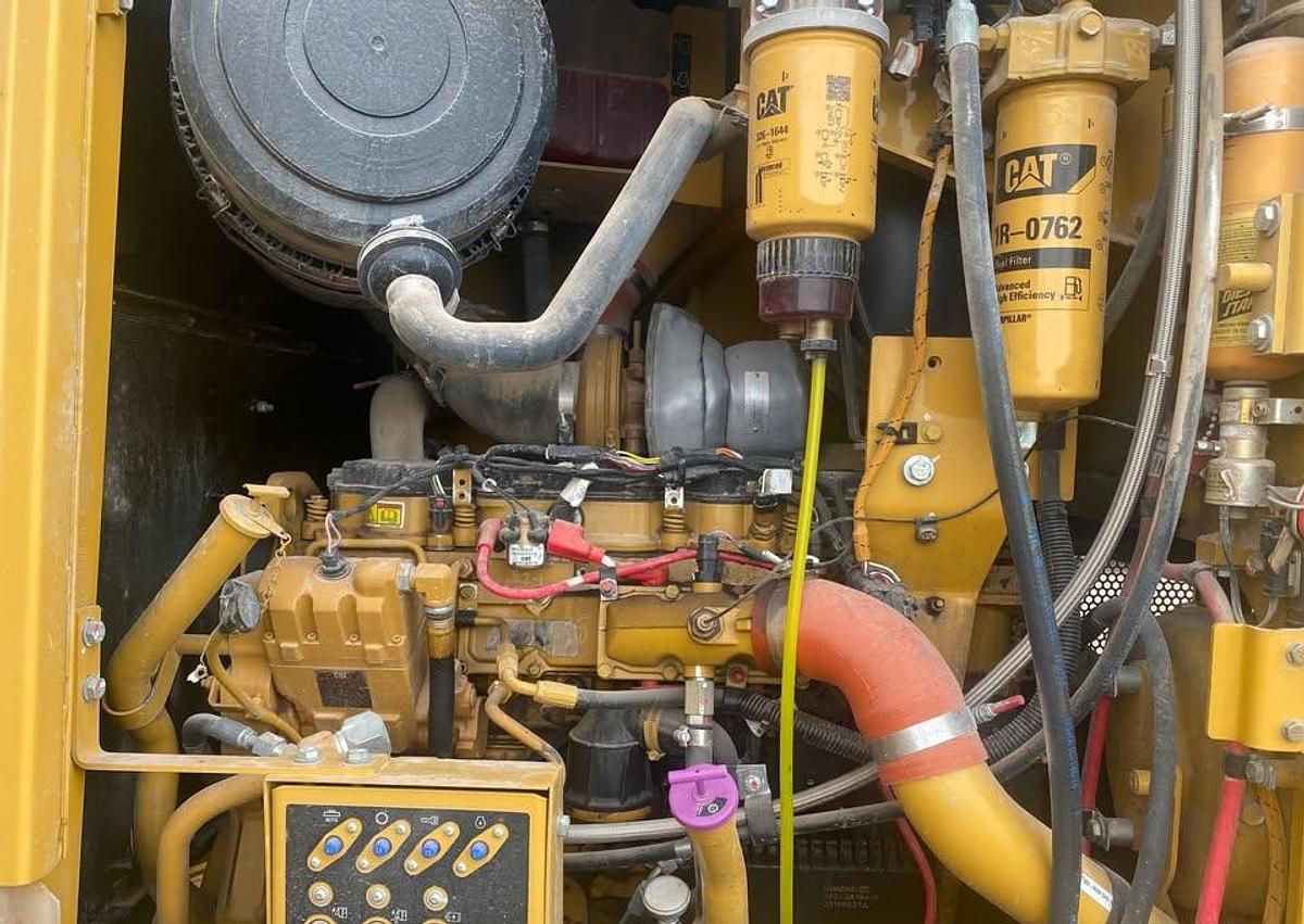 Used 2010 Caterpillar 140M