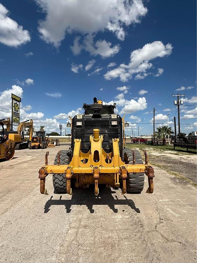 Used 2012 Caterpillar 140M2