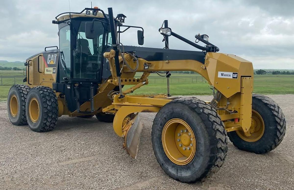 Used 2010 Caterpillar 140M
