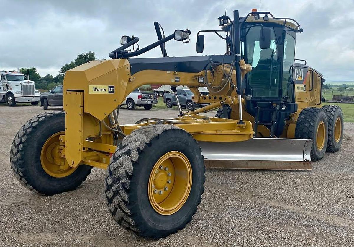 Used 2010 Caterpillar 140M