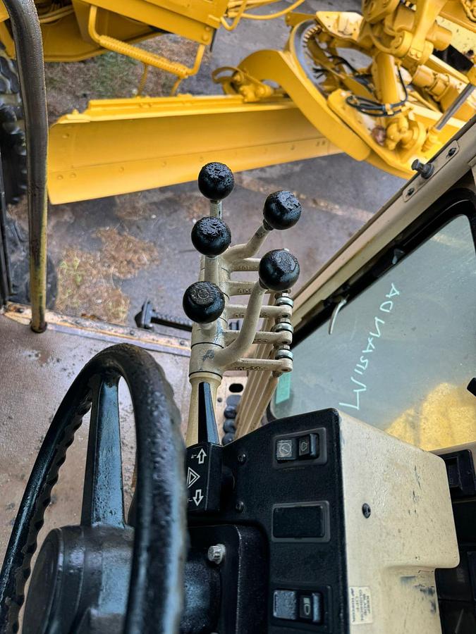 Used 1995 Caterpillar 140H