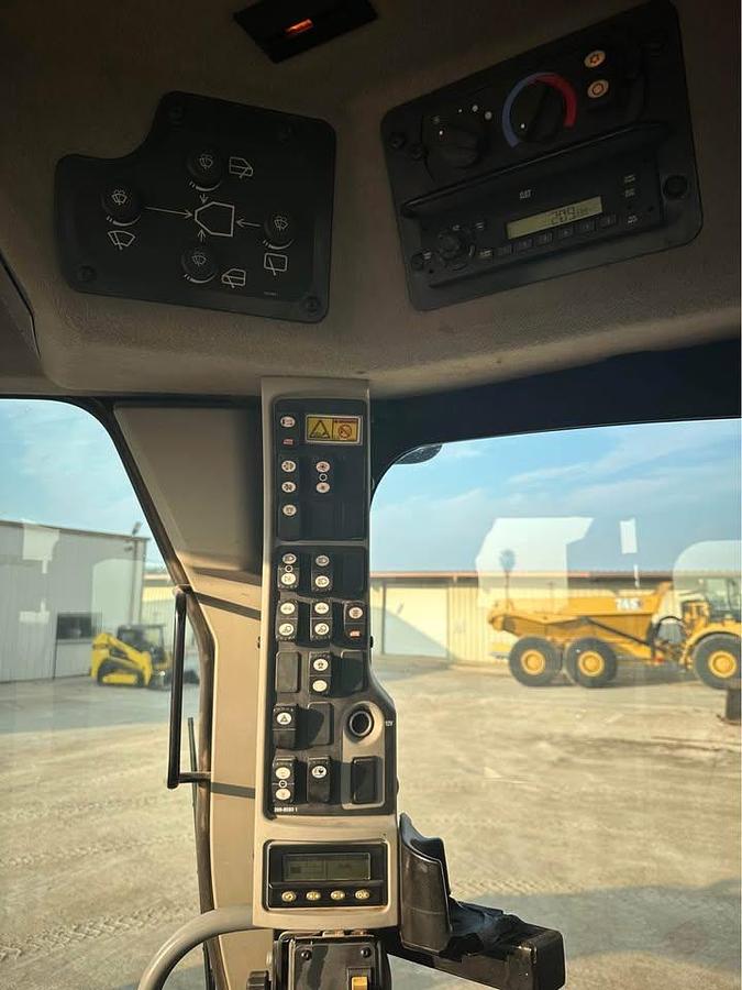 Used 2014 Cat 140M2