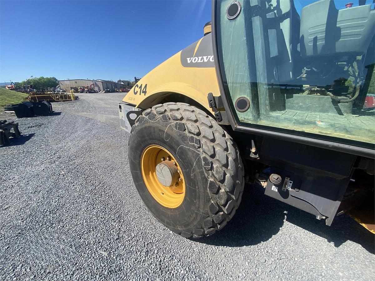 Used 2012 VOLVO SD100D