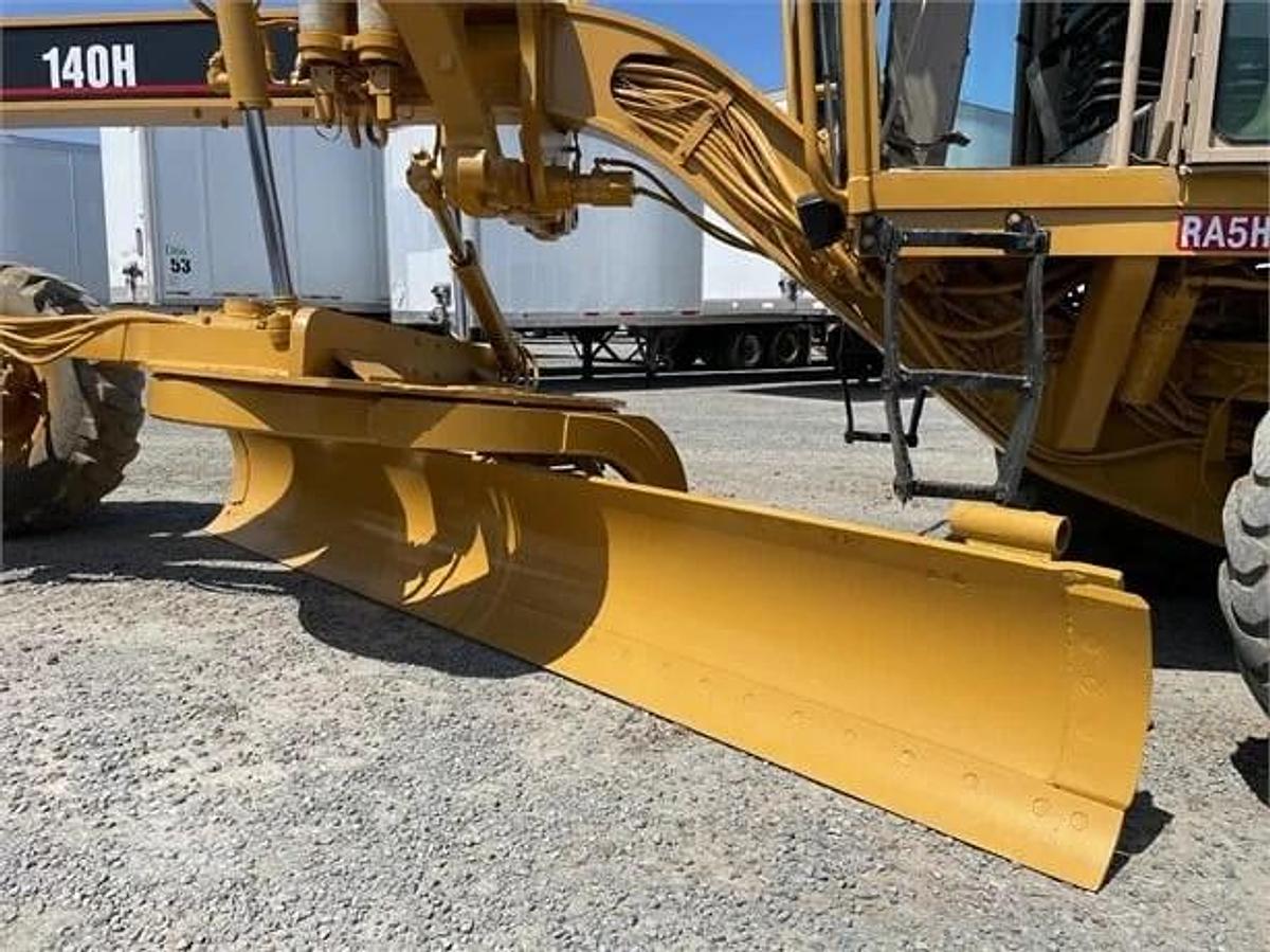 Used 1995 Caterpillar 140H