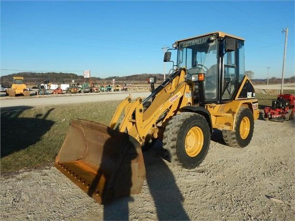Used 2001 CATERPILLAR 906