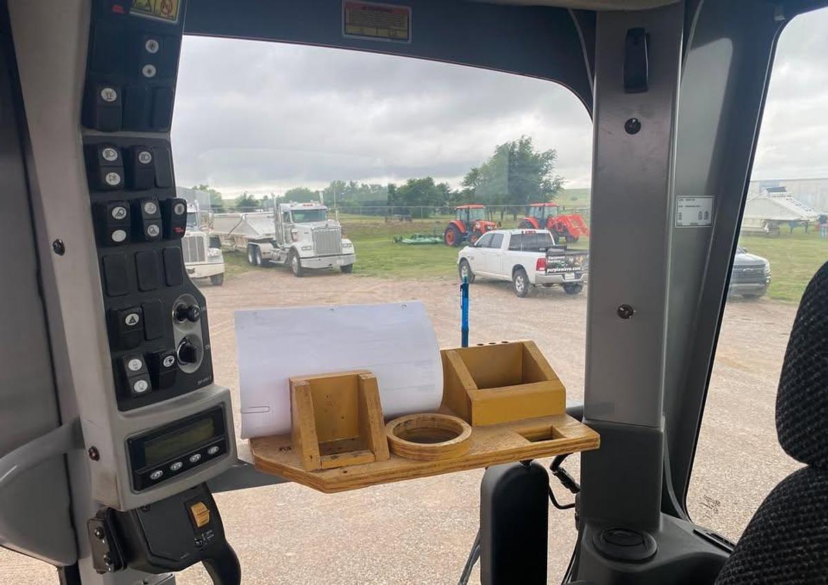Used 2010 Caterpillar 140M