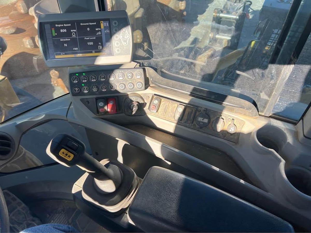Used 2014 Caterpillar 930K