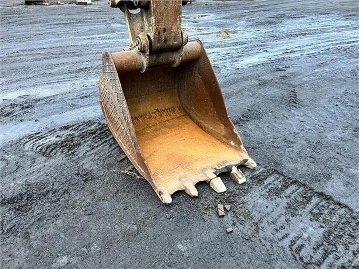 Used 1988 CATERPILLAR 215B LC