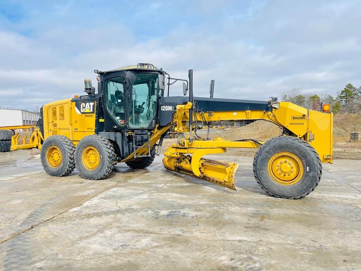 Used 2013 CATERPILLAR 120m2
