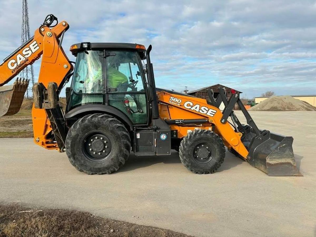 Used 2015 Case 580SN