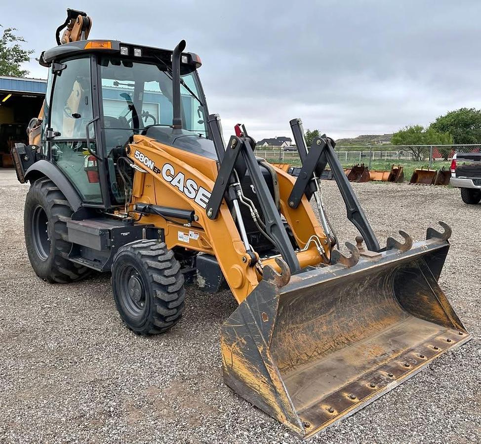 Used 2018 Case 580N EP