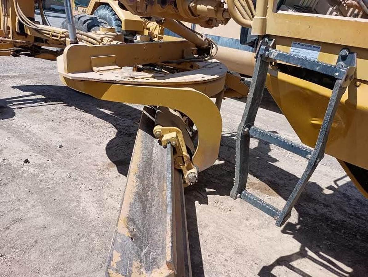 Used 2001 Cat 140H Motor Grader