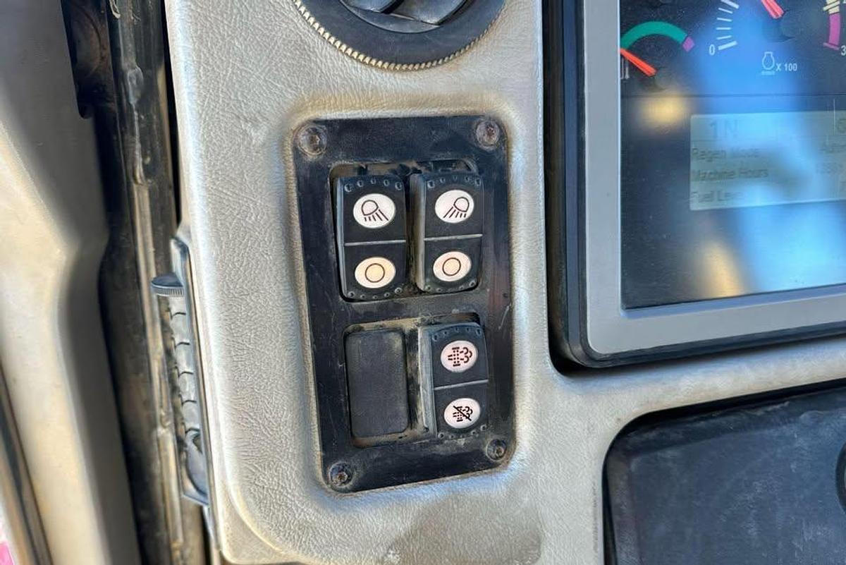 Used 2011 Caterpillar D6T XL