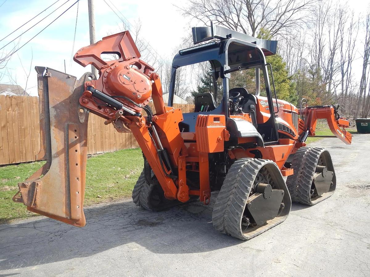 Used 2015 DITCH WITCH RT120 QUAD