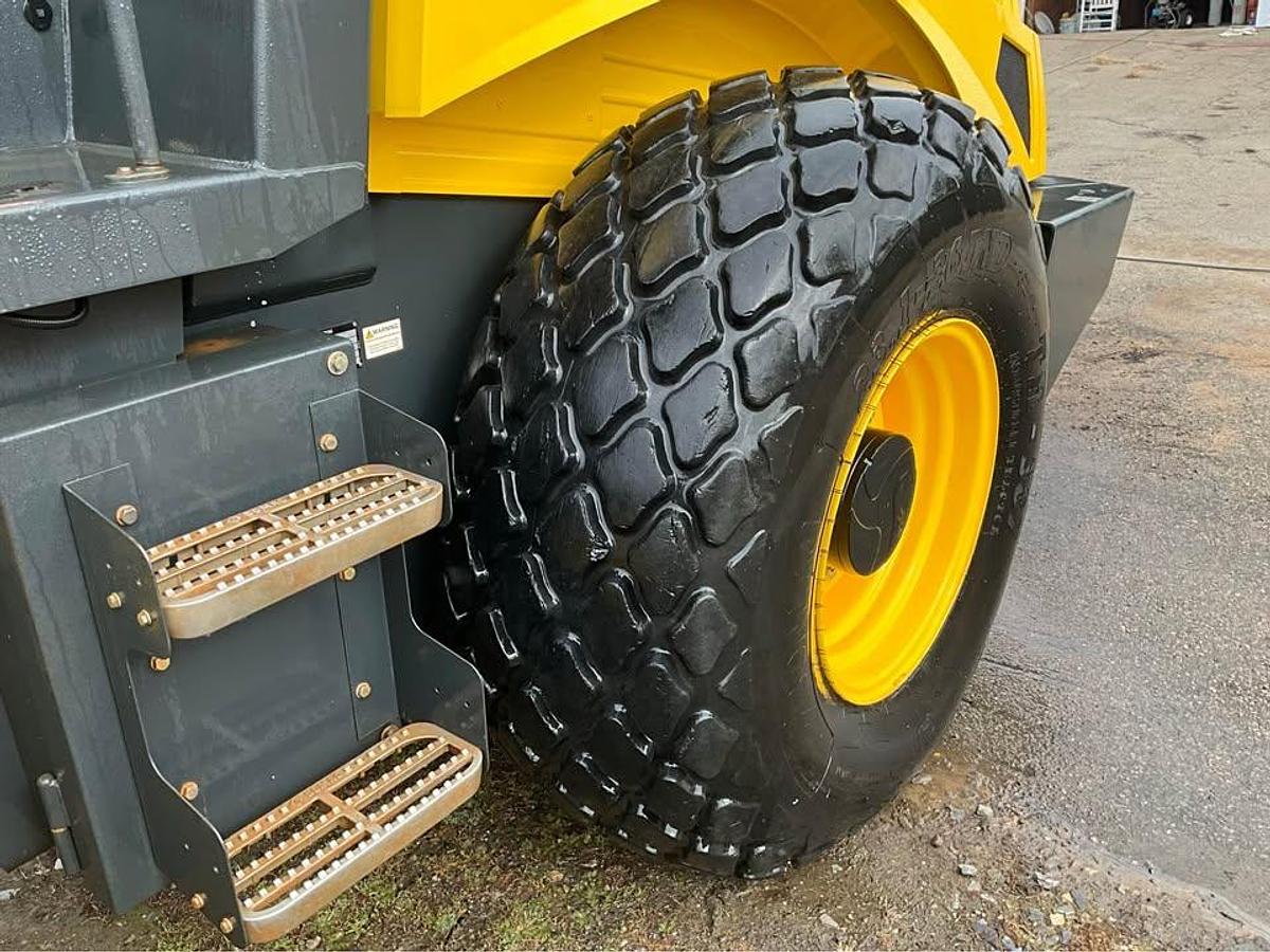 Used 2018 Bomag 211D-5