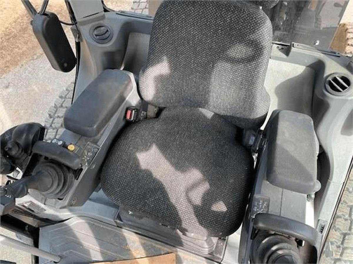 Used 2014 Caterpillar 140M2