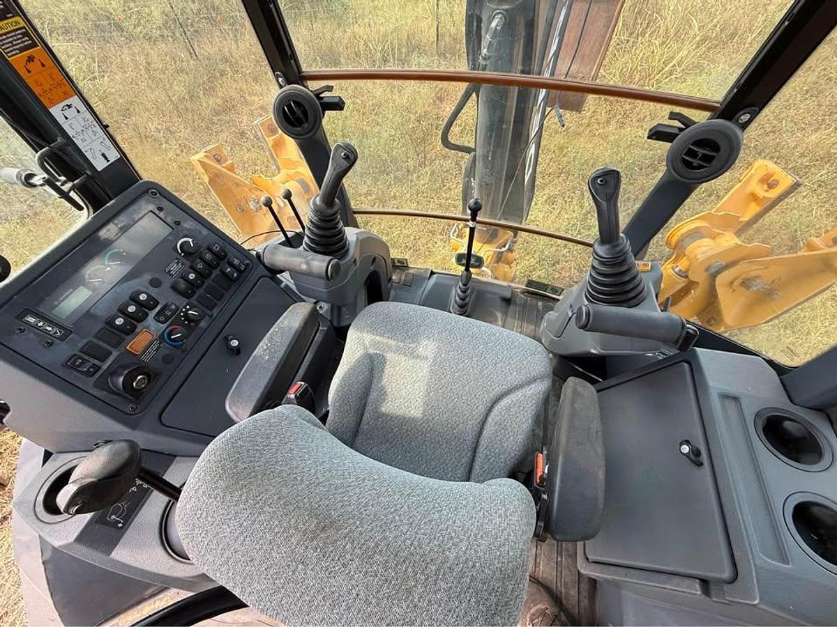 Used 2019 John Deere 310L
