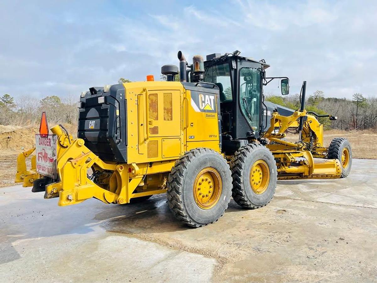 Used 2013 CATERPILLAR 120m2
