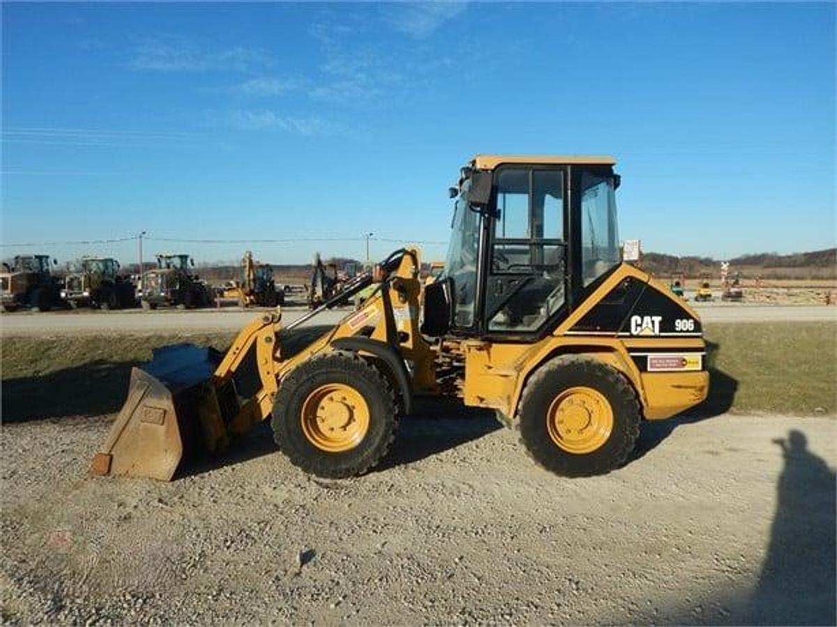 Used 2001 CATERPILLAR 906