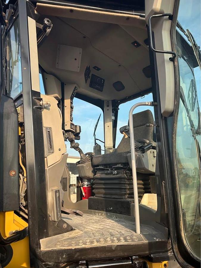 Used 2014 Cat 140M2