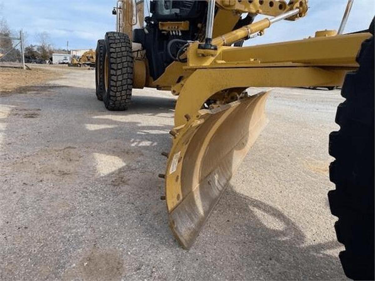 Used 2014 Caterpillar 140M2