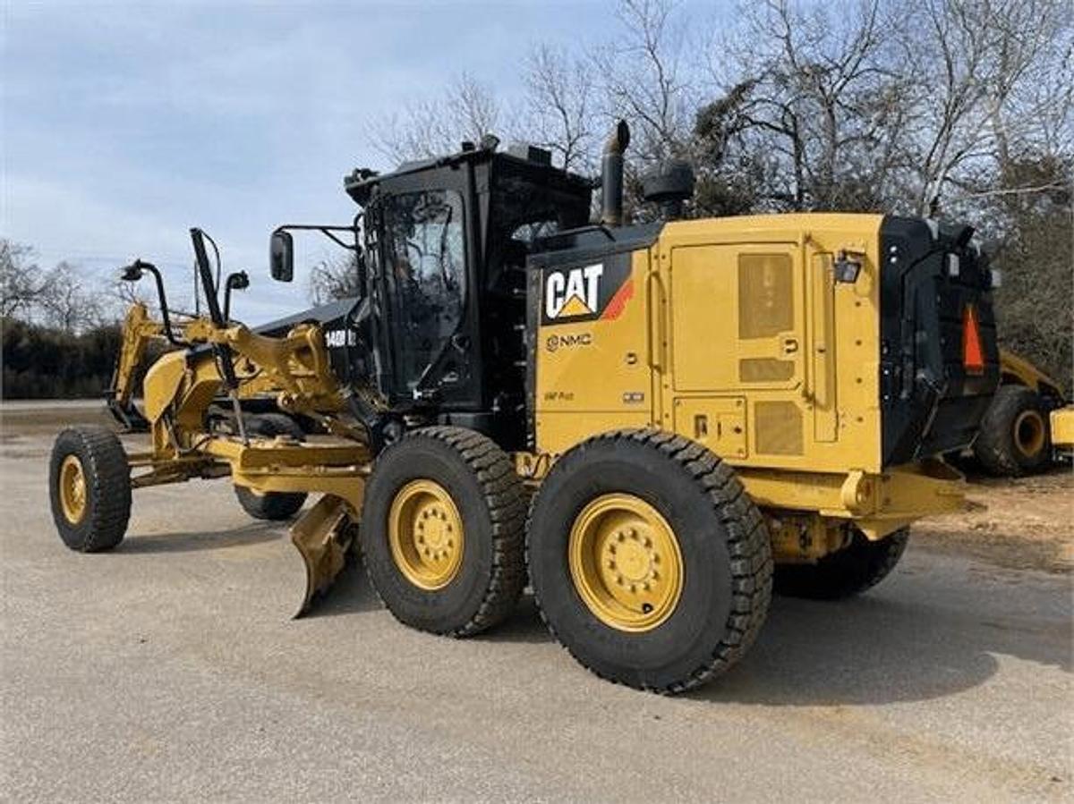 Used 2014 Caterpillar 140M2