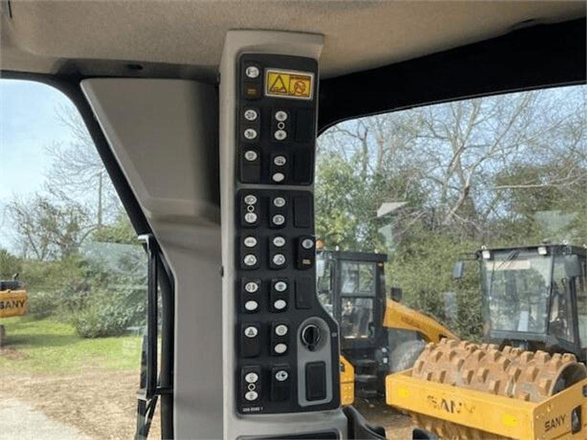Used 2014 Caterpillar 140M2