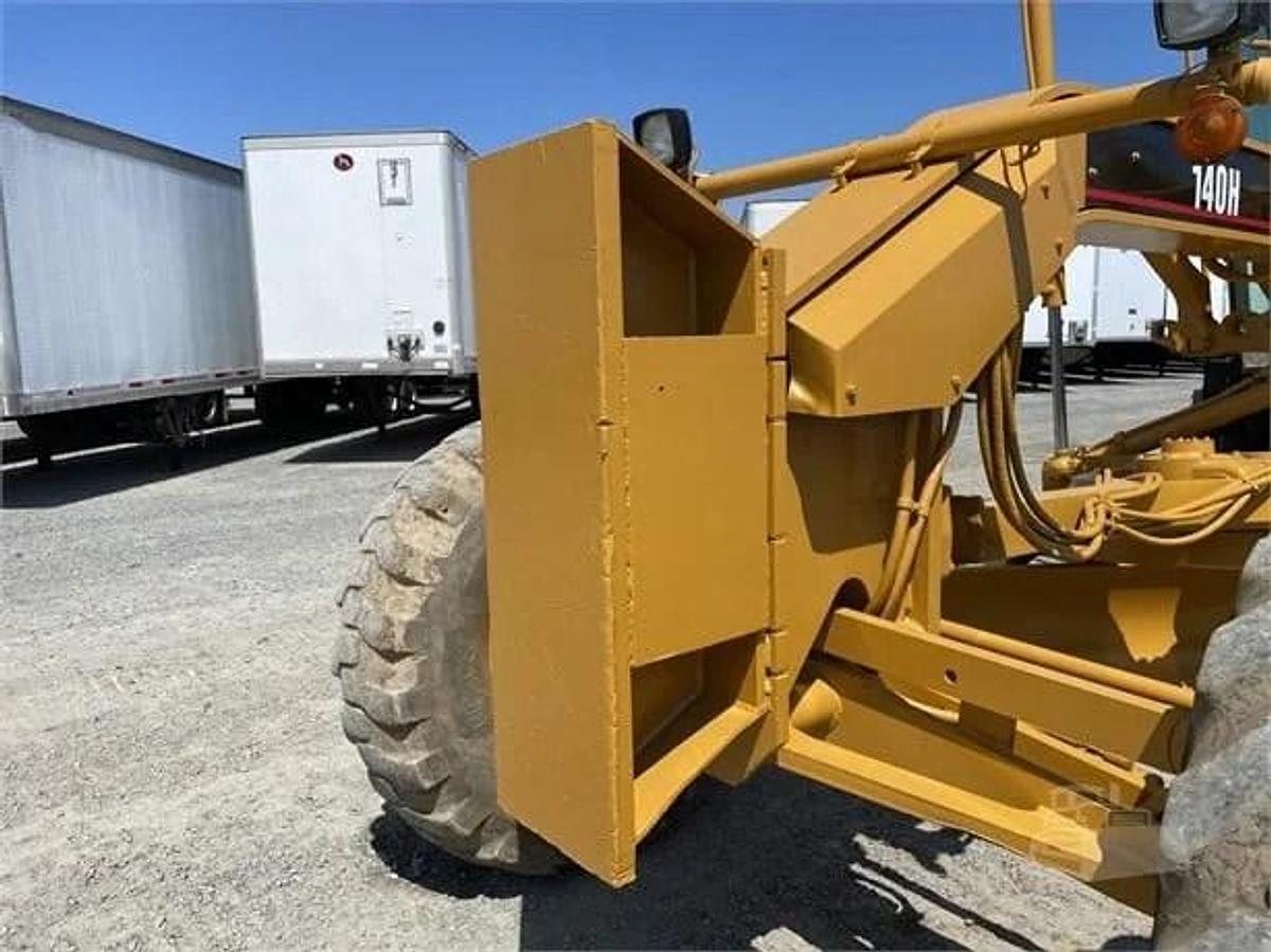 Used 1995 Caterpillar 140H