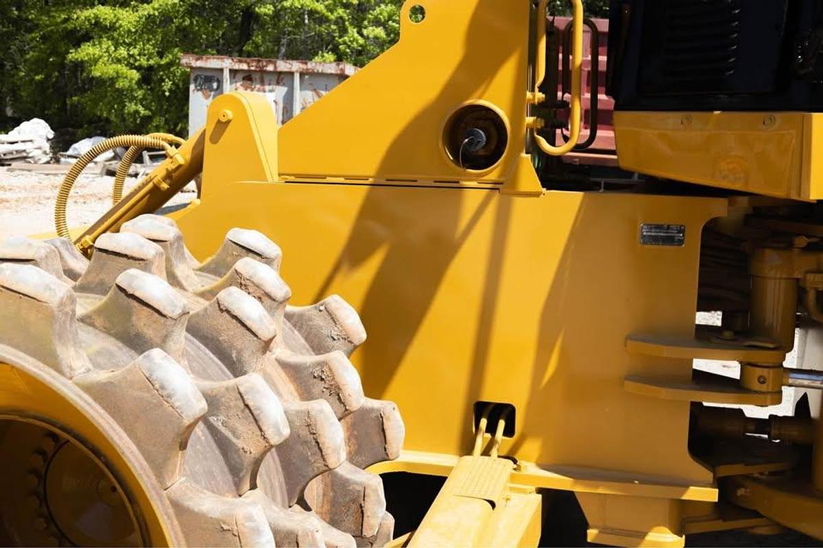 Used 2014 Caterpillar 815F Soil Compactor