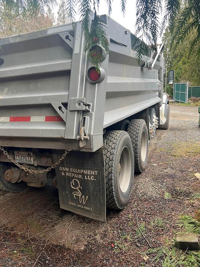 Used 2017 Kenworth T880 Dump Truck