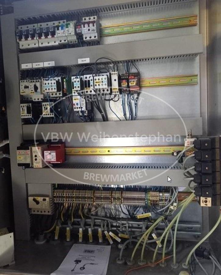 Used Crate cleaning system