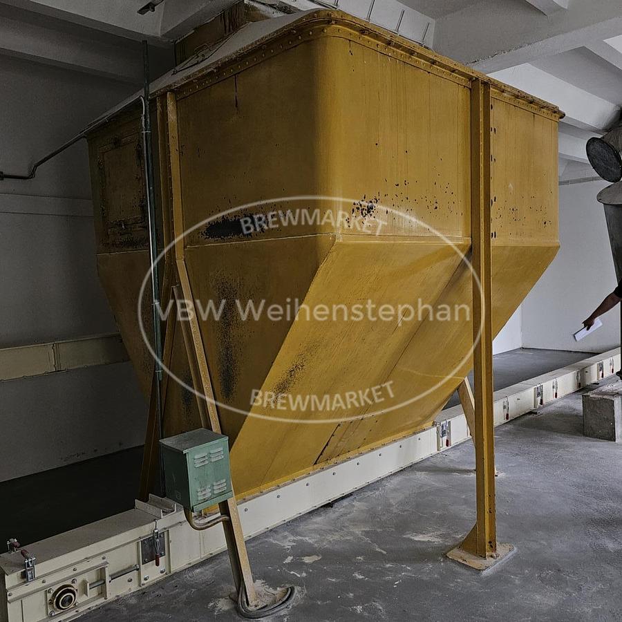 Used Six-roll crushing mill, including feed screw with conditioning