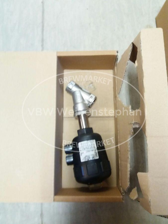 Used pneumatically actuated 2/2-way angle seat valve