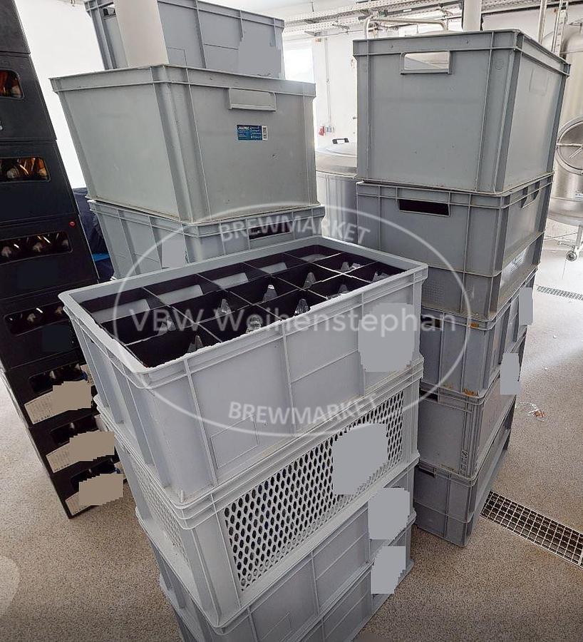 Used Plastic crates (approx. 30 pieces)