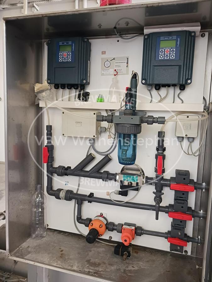 Used Rinsing, filling and sealing machine