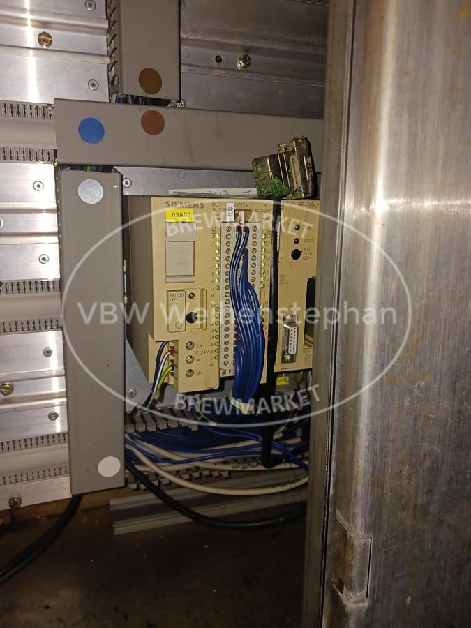 Used bottle cleaning machine