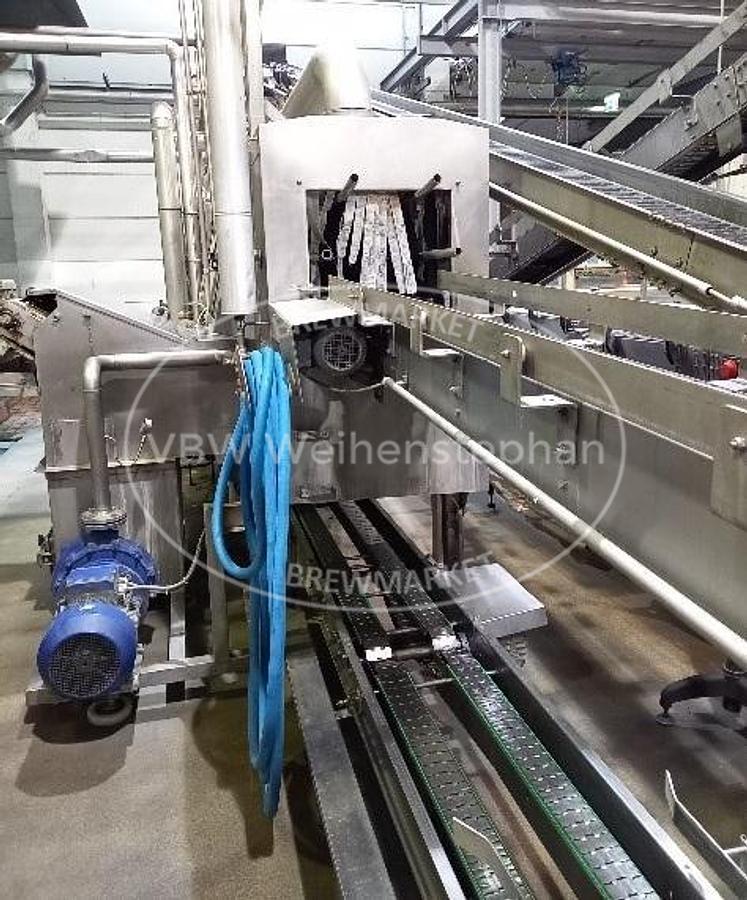 Used Crate cleaning system